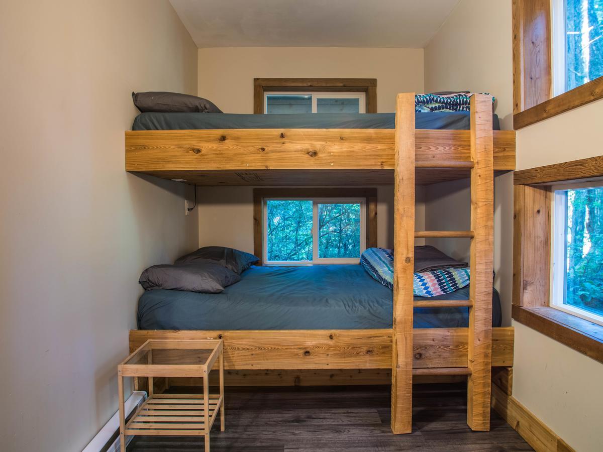 Surfs Inn Rainforest Cottages Ucluelet Ngoại thất bức ảnh