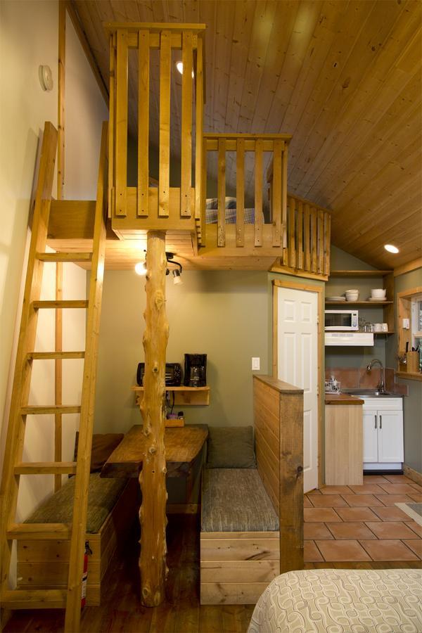 Surfs Inn Rainforest Cottages Ucluelet Ngoại thất bức ảnh