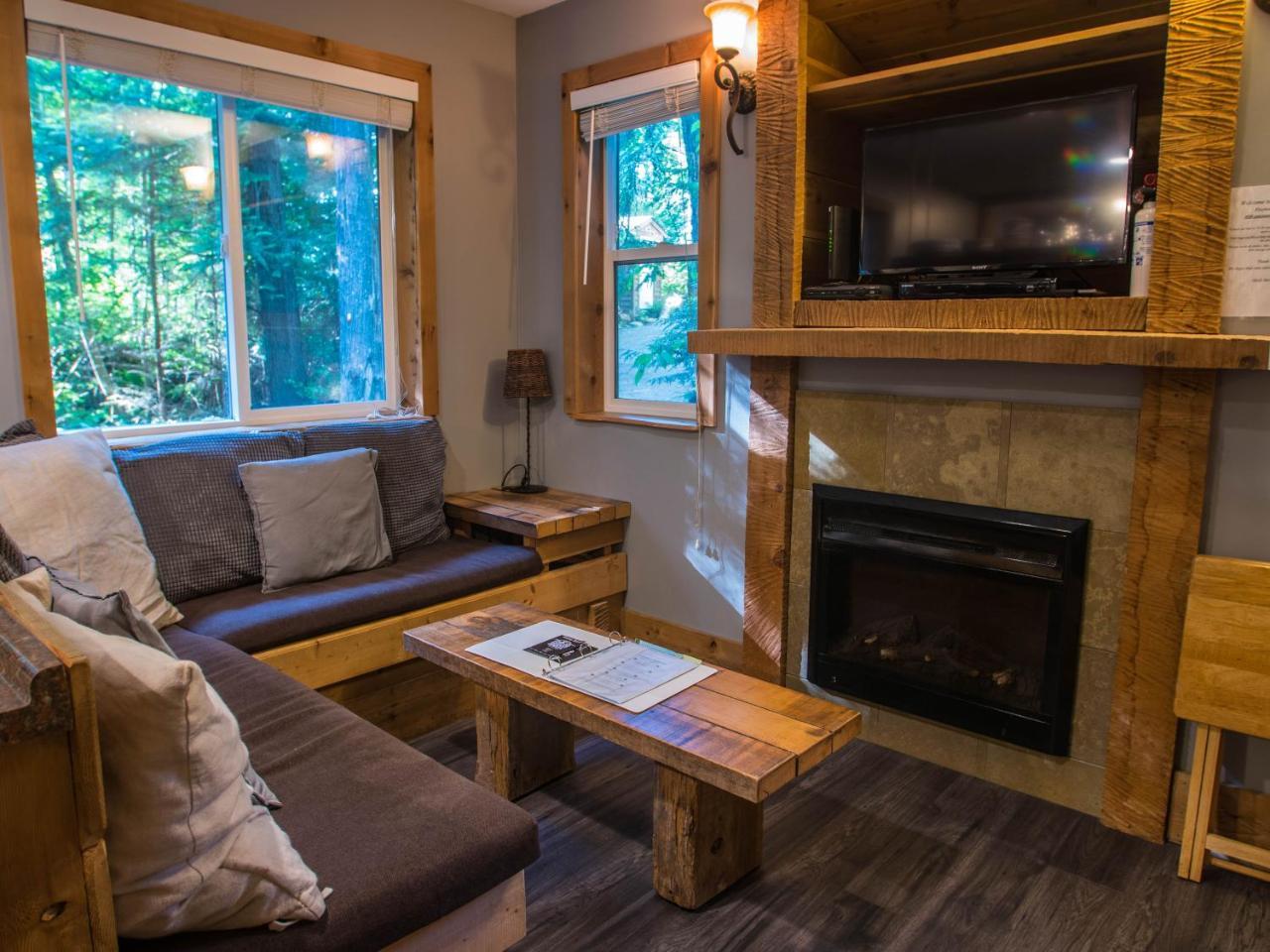 Surfs Inn Rainforest Cottages Ucluelet Ngoại thất bức ảnh
