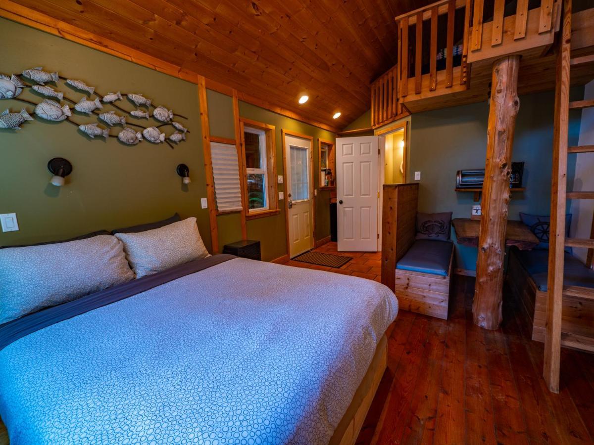 Surfs Inn Rainforest Cottages Ucluelet Ngoại thất bức ảnh