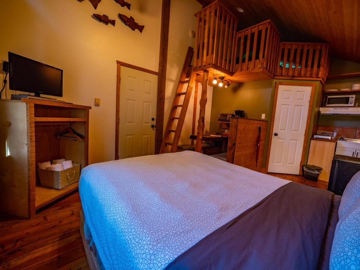Surfs Inn Rainforest Cottages Ucluelet Ngoại thất bức ảnh