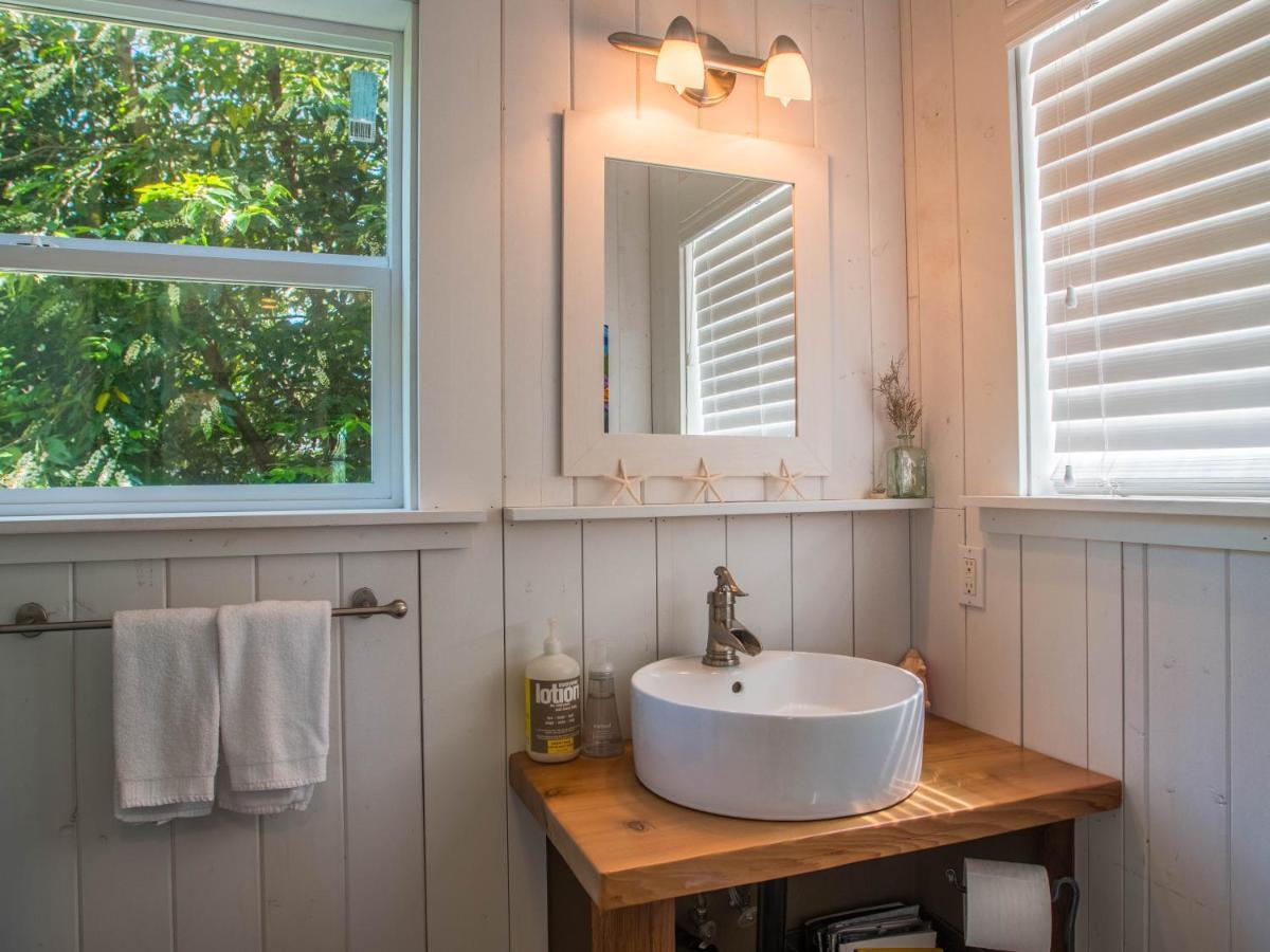 Surfs Inn Rainforest Cottages Ucluelet Ngoại thất bức ảnh