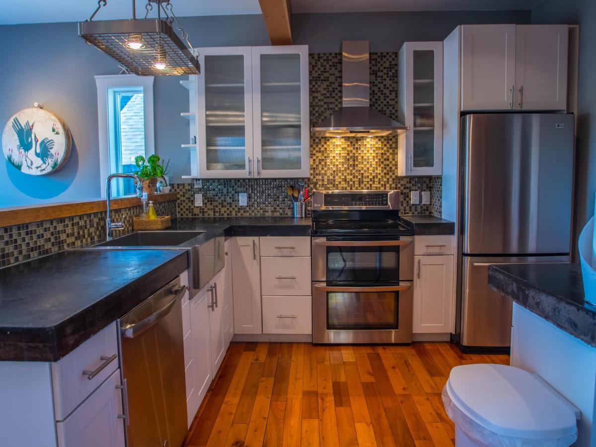 Surfs Inn Rainforest Cottages Ucluelet Ngoại thất bức ảnh